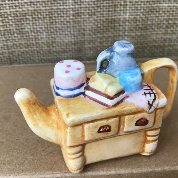 Red Rose Tea Pots - Picture 5 of 13